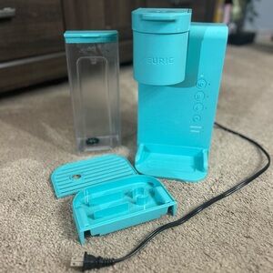 Keurig Turquoise Single-Serve Coffee Maker with Removable Parts